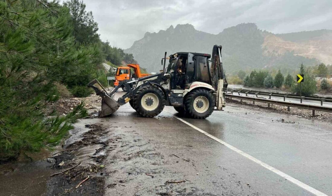 Osmaneli’nde Şiddetli Yağış Sonrası D650 Karayolunda Temizlik Çalışmaları Yapıldı Bilecik’in Osmaneli ilçesinde şiddetli yağış sonrası D650 karayolu, taş ve