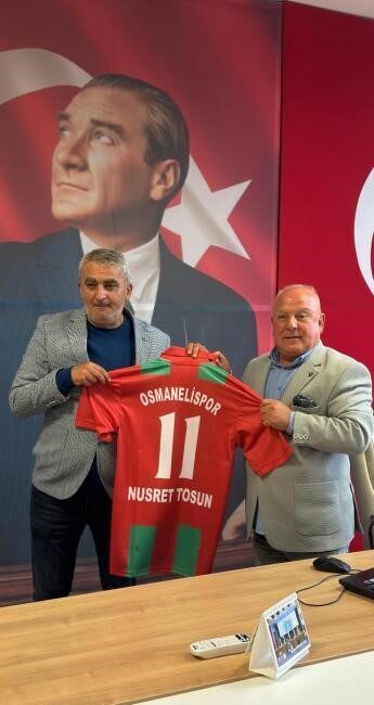 Osmanelispor Kulübü Başkanı Akın Okumuş, Bilecik ASKF Başkanı Nusret Tosun'u