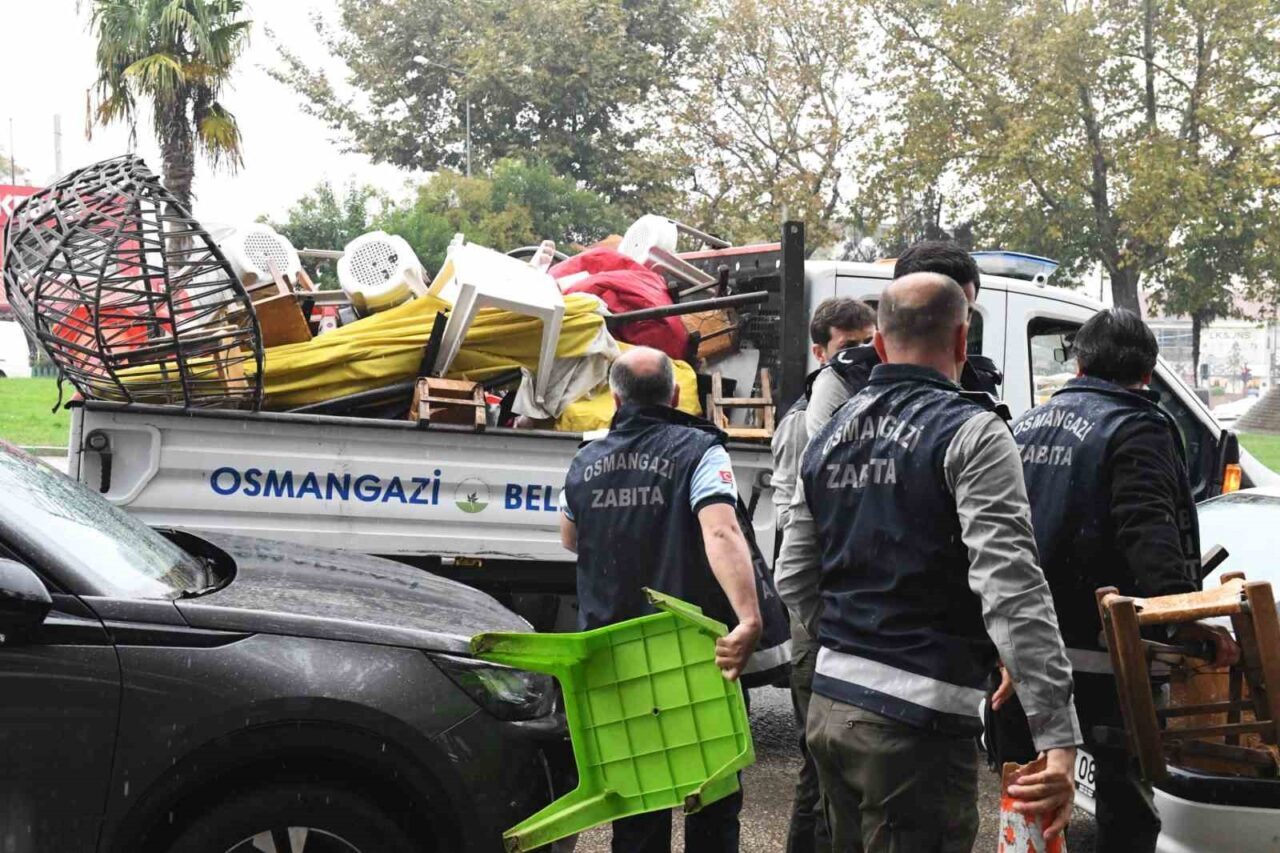 Osmangazi Belediyesi Zabıta Müdürlüğü, kaldırımları işgal eden işletmelere yönelik denetim