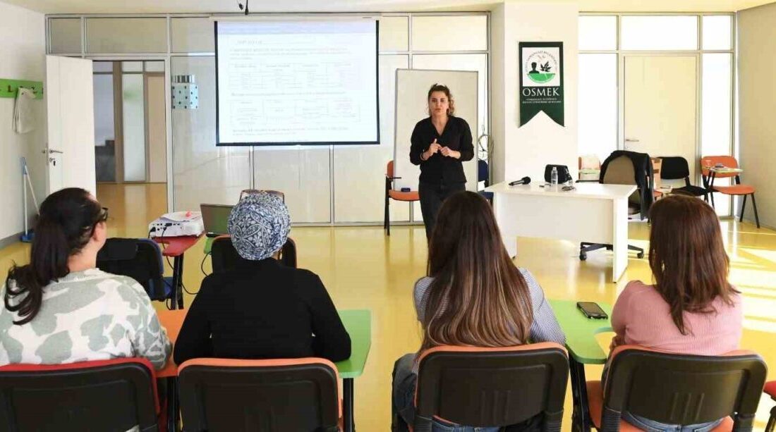 OSMEK Meslek Edindirme Kursları 2025-2026 Dönemi Eğitimlerine Başladı, Site Yöneticiliği Kursuna Yoğun İlgi Var Osmangazi Belediyesi'nin Meslek Edindirme Kursları (OSMEK) 2025-2026 dönemi başladı. 29