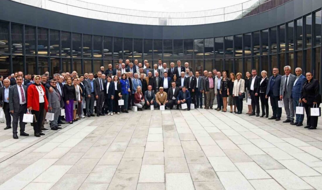 Bursa Osmangazi'de Muhtarlar Günü etkinliği, Belediye Başkanı Erkan Aydın'ın katılımıyla