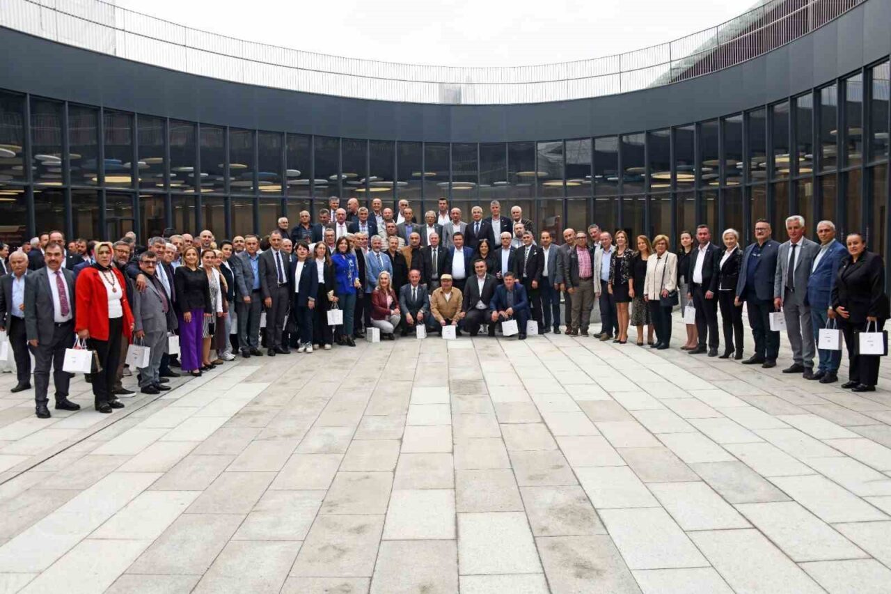 Bursa Osmangazi'de Muhtarlar Günü etkinliği, Belediye Başkanı Erkan Aydın'ın katılımıyla