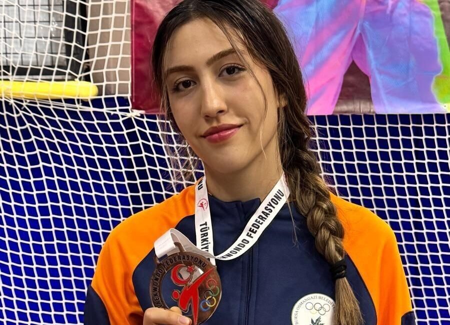 Osmangazi Belediyespor'un taekwondocusu Şevval Melek Kanbur, Selami Ateş Türkiye Kulüpler