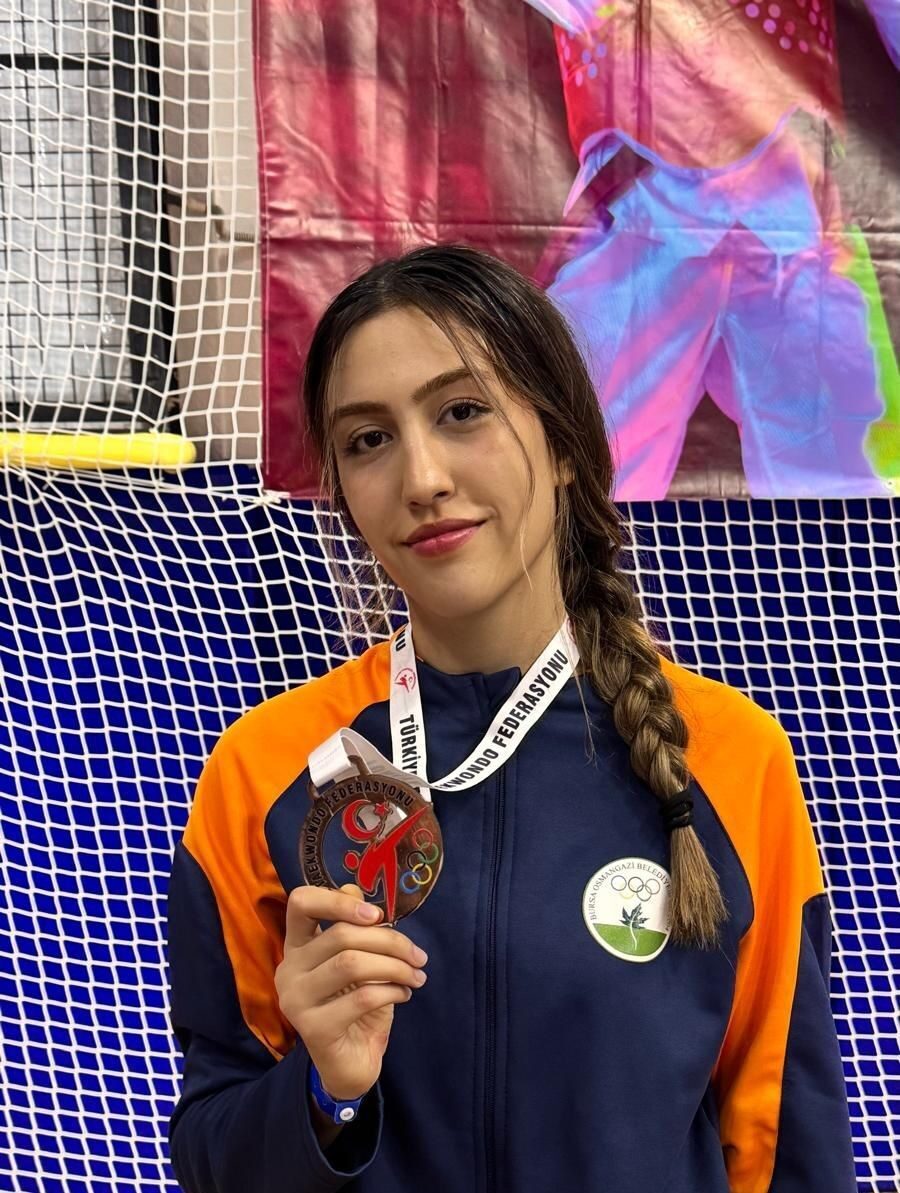 Osmangazi Belediyespor'un taekwondocusu Şevval Melek Kanbur, Selami Ateş Türkiye Kulüpler