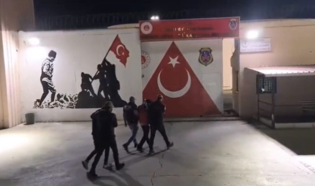 Osmaniye'de DEAŞ terör örgütüne yönelik düzenlenen operasyonda iki şüpheli tutuklandı.