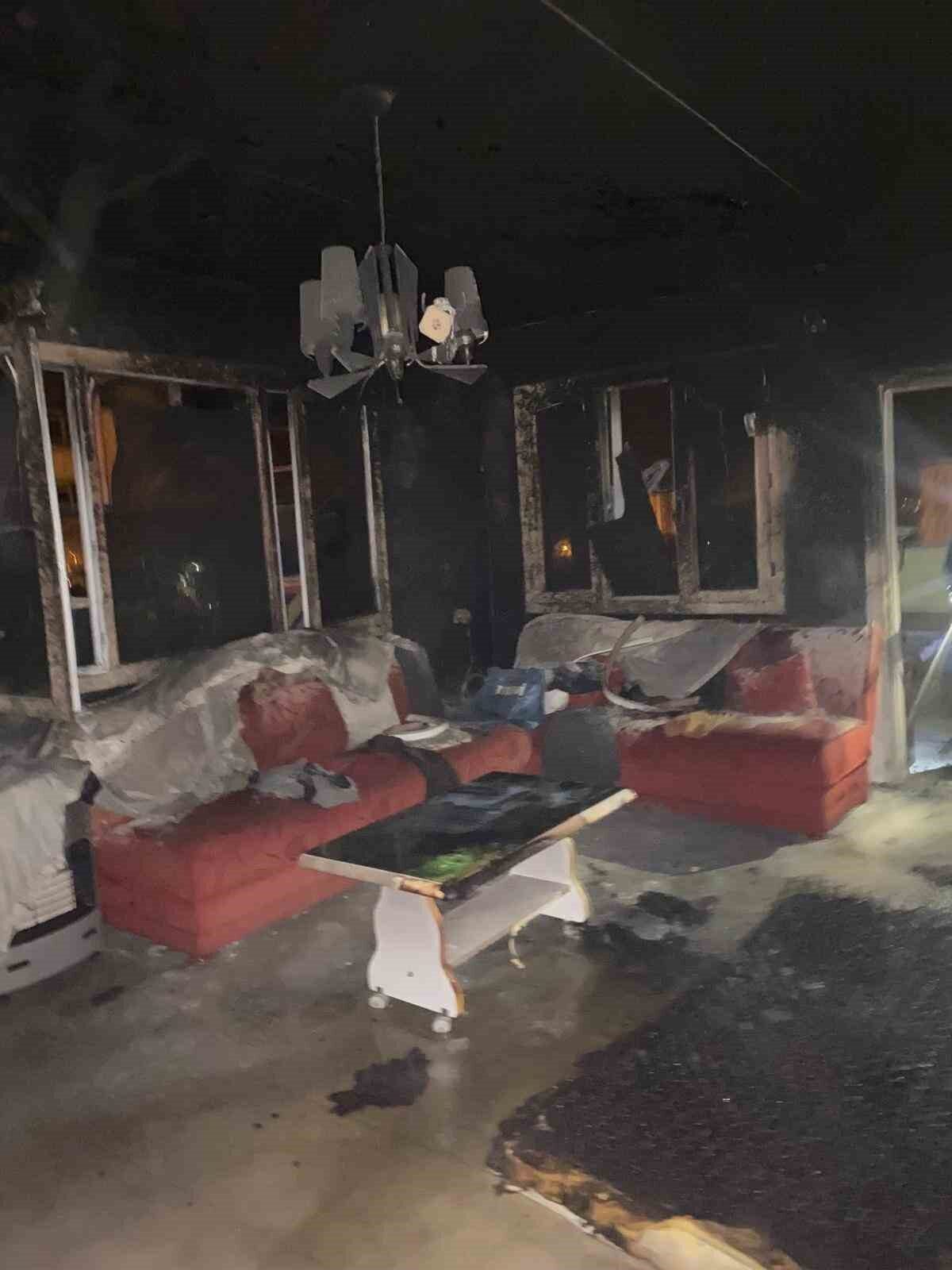 Düziçi’nde Bir Evde Çıkan Yangın Sonrası Bir Kişi Hastaneye Kaldırıldı, Sebebi Araştırılıyor