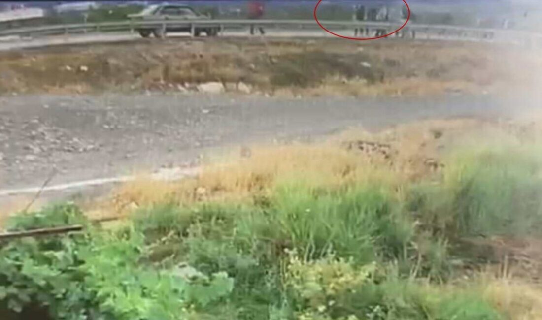 Osmaniye’de Yolcu Minibüsüyle Çarpışan Motosiklet Sürücüsü Hayatını Kaybetti Osmaniye'nin Düziçi ilçesinde sabah saatlerinde meydana gelen kazada, Adem Altun'un