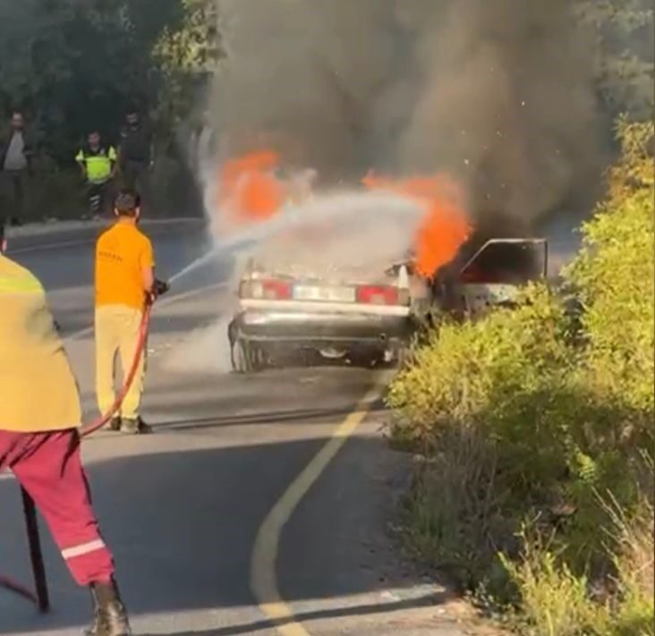 Osmaniye'nin Zorkun Yaylası yolunda seyir halindeki bir otomobilde çıkan yangın,