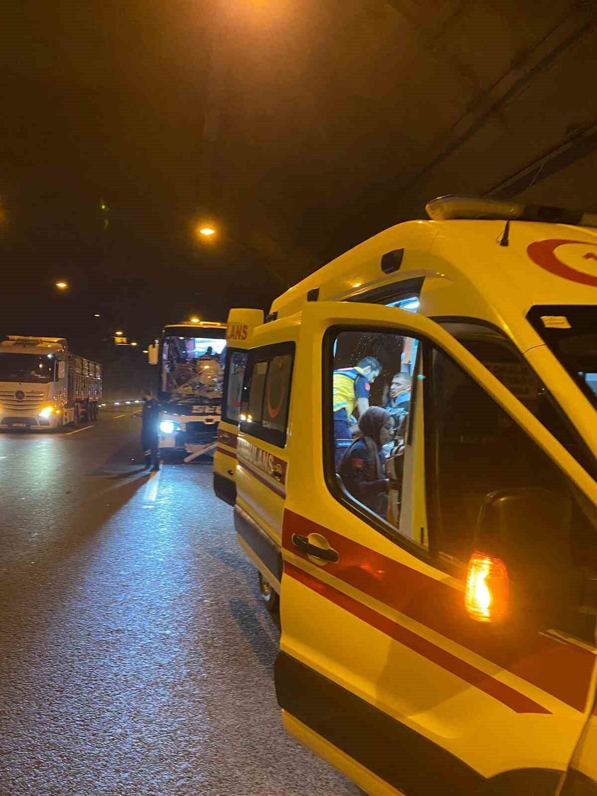 Osmaniye’nin Bahçe ilçesinde yolcu otobüsünün tıra çarpması sonucu 8 kişi