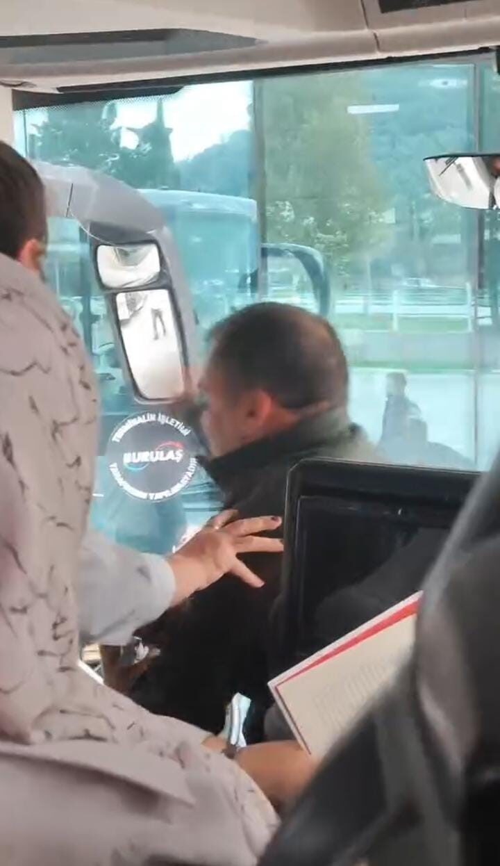 Bursa'nın Gemlik ilçesinde bir otobüste, yolcunun babası ile şoför arasında