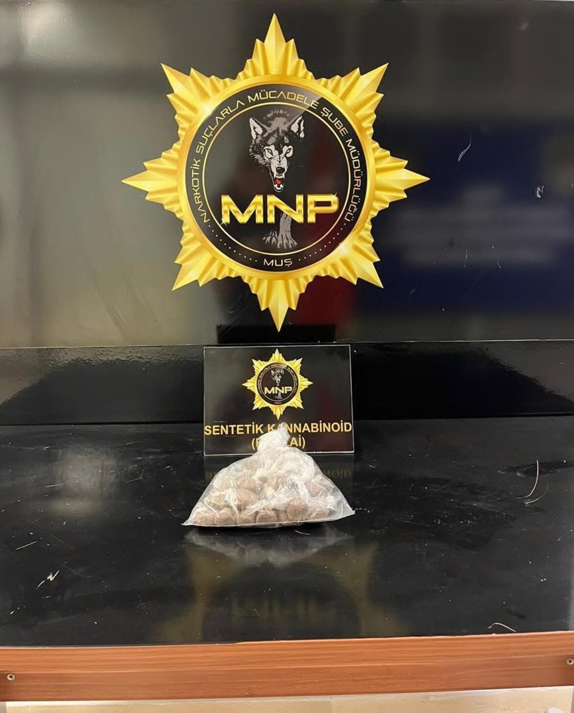 Muş'ta Narkotik Suçlarla Mücadele Şube Müdürlüğü, otobüs terminalinde uyuşturucu ticareti