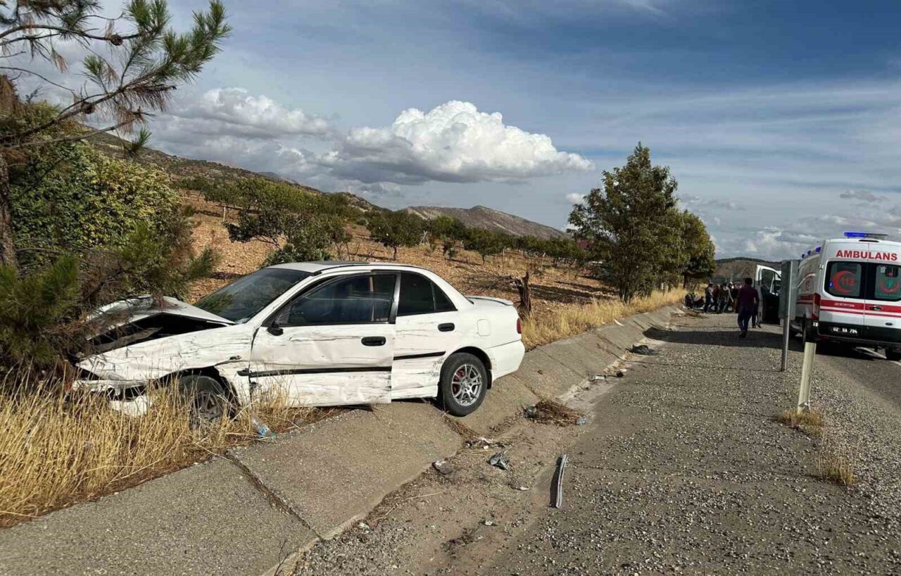 Adıyaman'ın Gölbaşı ilçesinde Eyüp Akkuş'un kullandığı otomobil ile Seydi Vakkas