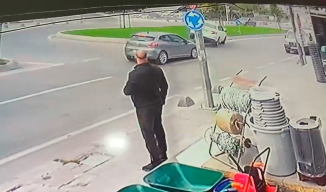 Arnavutköy’de Direksiyon Kontrolünü Kaybeden Sürücü, Refüjden Yola Dönerek Kontrolü Sağladı İstanbul Arnavutköy'de bir otomobil sürücüsü, kavşağa girmeye çalışırken direksiyon hakimiyetini