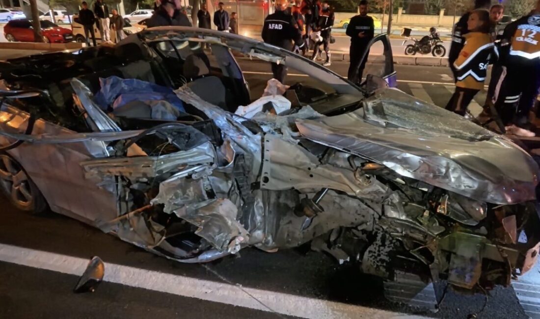 Aksaray’da Otomobilin Tıra Çarpması Sonucu Meydana Gelen Kazada Bir Kişi Hayatını Kaybetti, Diğer Kişi Ağır Yaralı Aksaray'da meydana gelen trafik kazasında, 68 KY 552 plakalı Chevrolet