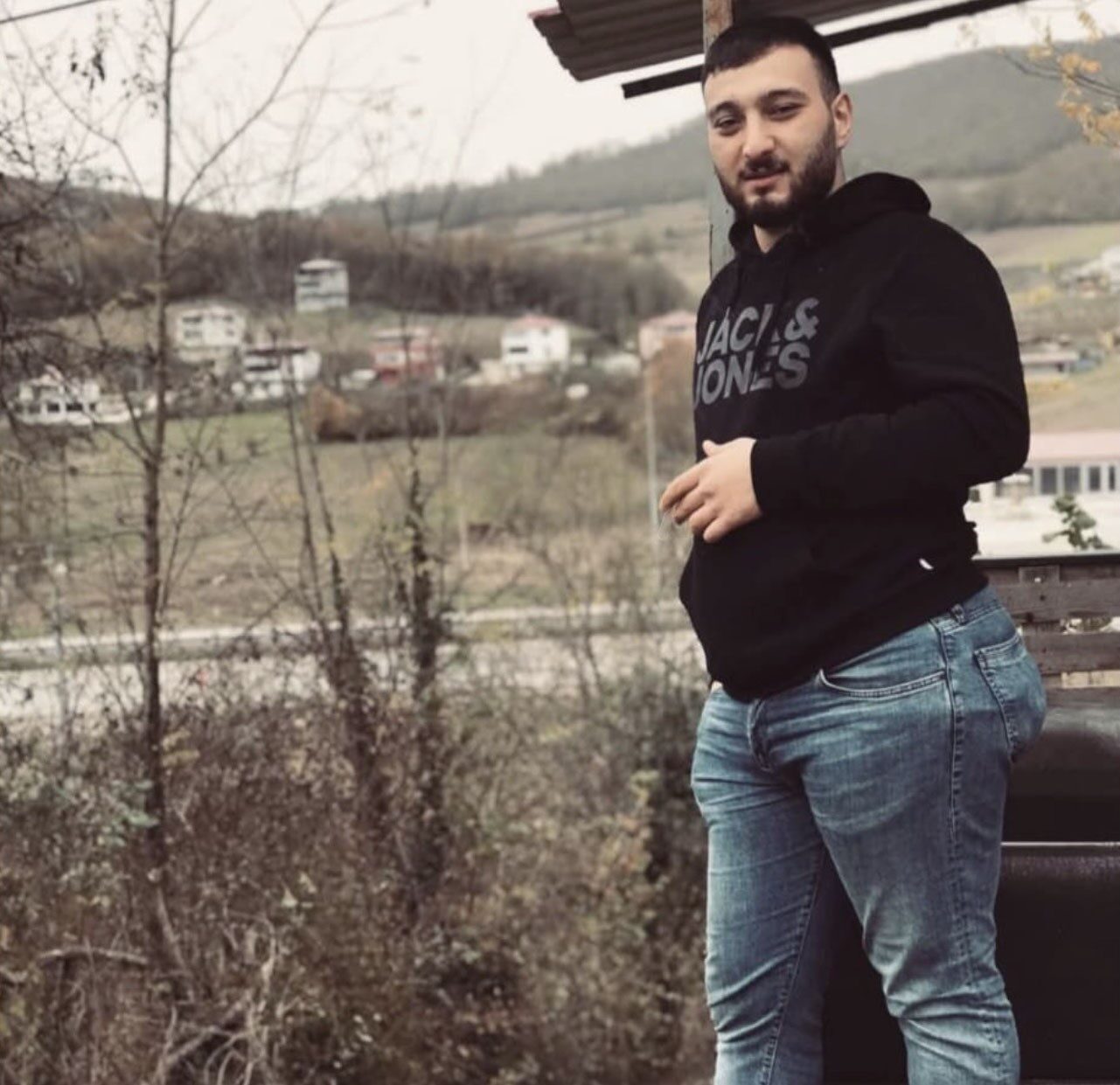 Samsun'un Kavak ilçesinde meydana gelen kazada, otomobilin tıra çarpması sonucu