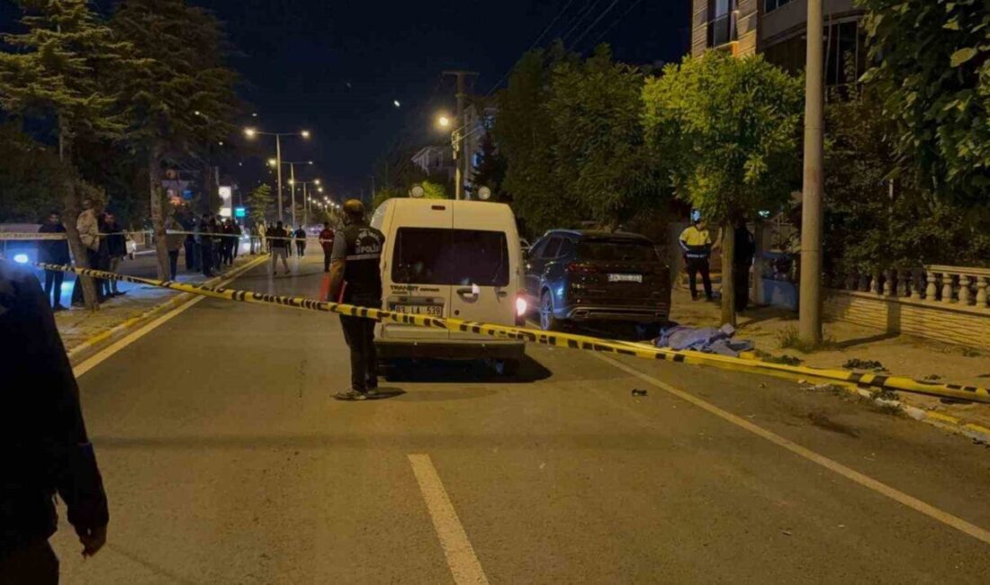 Afyonkarahisar’da Trafik Kazasında Eski Muhtar Hayatını Kaybetti Afyonkarahisar'da M.E. yönetimindeki otomobil, yol kenarında yürüyen eski muhtar Mevlüt