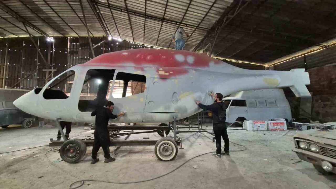 Tekirdağ'da fiberglas otomobil ve dev motosiklet kaskı üreten Ümit Marangoz,