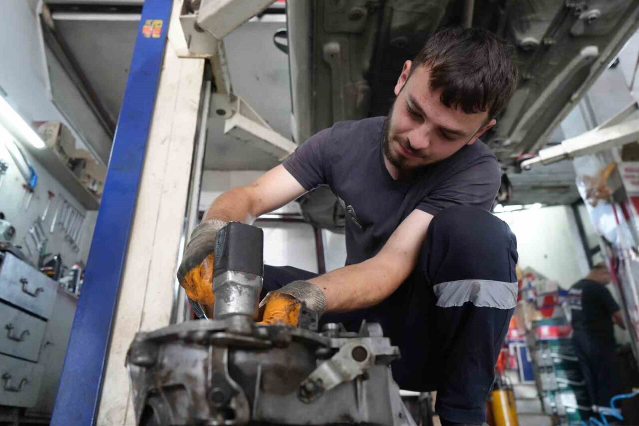 Samsun'da sanayi ustaları, kış ayları öncesinde bakım yaptırılmayan araçlarda motor