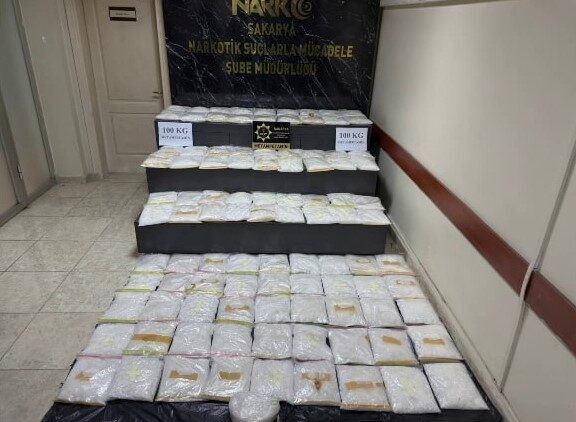 Sakarya'da gerçekleştirilen operasyonda, 100 kilogram metamfetaminle yakalanan Irak uyruklu F.Y.H.