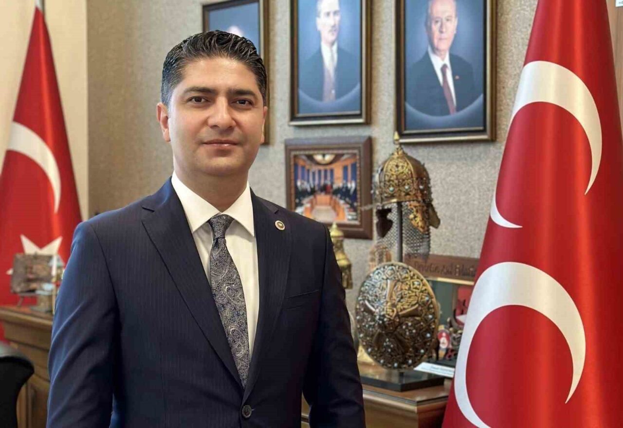 MHP Genel Başkan Yardımcısı İsmail Özdemir, tarihi Kayseri Lisesi'nin Milli