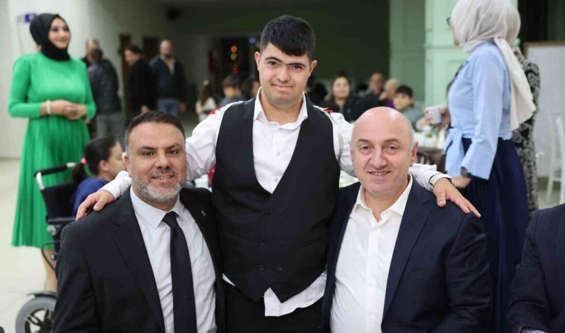 Darıca Belediyesi, Eren’in Asker Uğurlama Eğlencesinde Bir Araya Geldi Kocaeli'nin Darıca ilçesinde, belediye personeli özel birey Eren'in asker eğlencesini