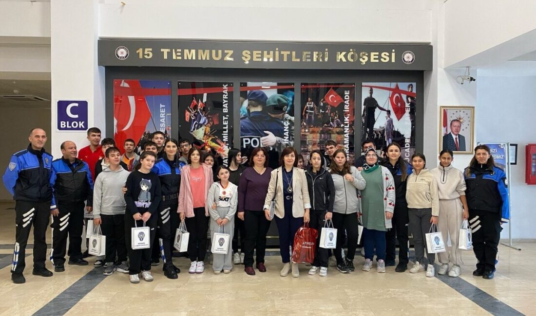 Kütahya İl Emniyet Müdürlüğü, "Dumlupınar’da Parlayan Yıldızlar" projesiyle özel öğrencilere