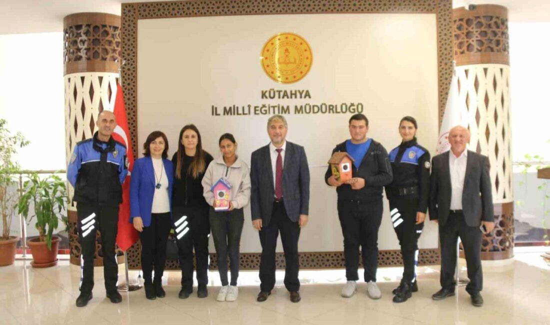 Kütahya’daki Özel Eğitim Okulundan Anlamlı Eylem: Öğrenciler Kuş Evleriyle Hayvanları Koruyor Kütahya Bahattin Çini Özel Eğitim Meslek Okulu'nun öğrencileri, Hayvanları Koruma