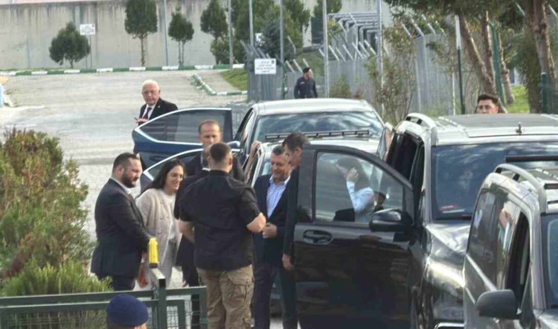 Özgür Özel, Düzce Cezaevinde Pınar Türker’i Ziyaret Etti CHP Genel Başkanı Özgür Özel, yolsuzluk soruşturması nedeniyle tutuklu olan