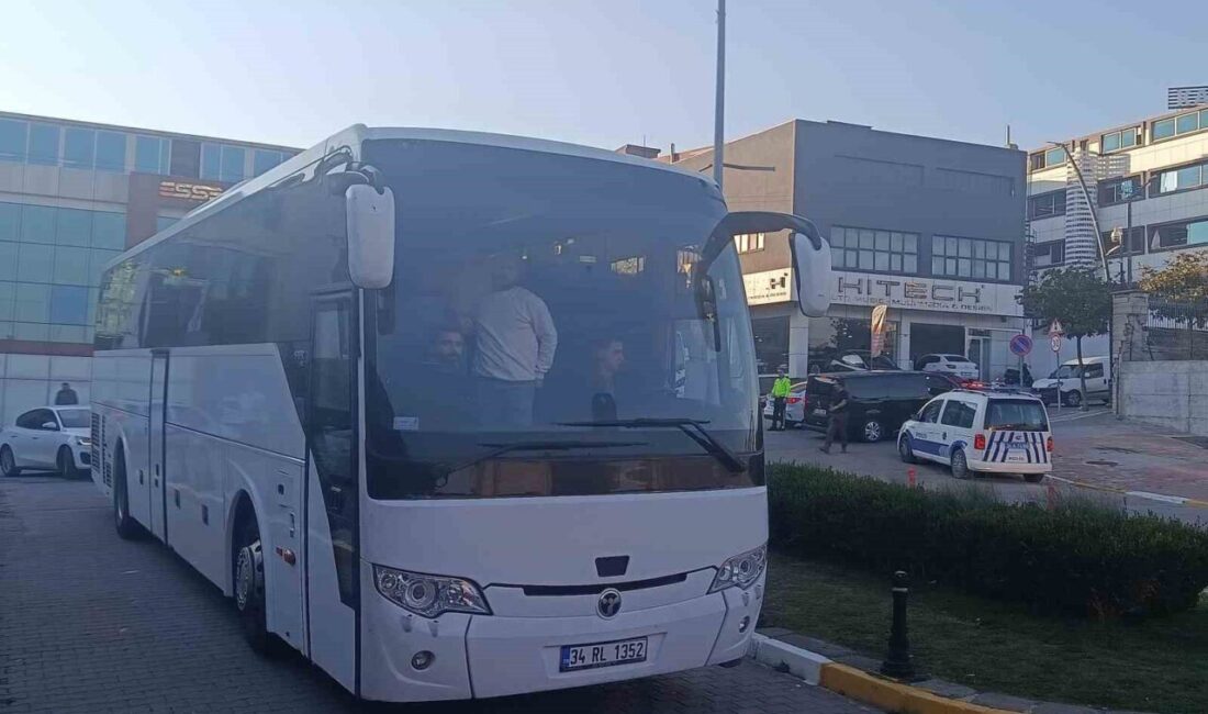 İsrail'in uluslararası sularda alıkoyduğu Özgürlük Filosu'na ait 94 aktivist, Türkiye'ye