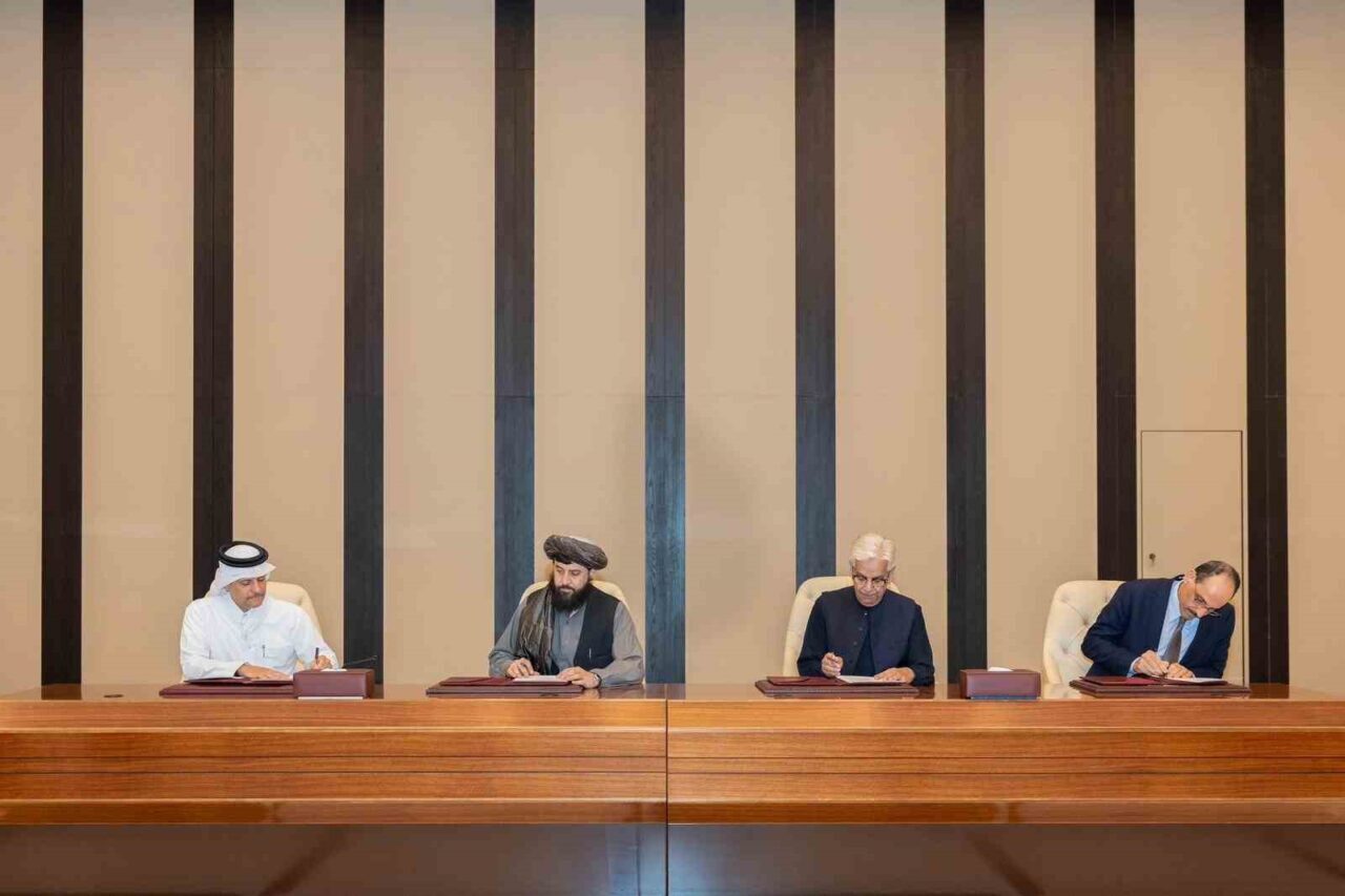 Pakistan ve Afganistan, Türkiye ve Katar’ın aracılığı ile Doha’da kalıcı