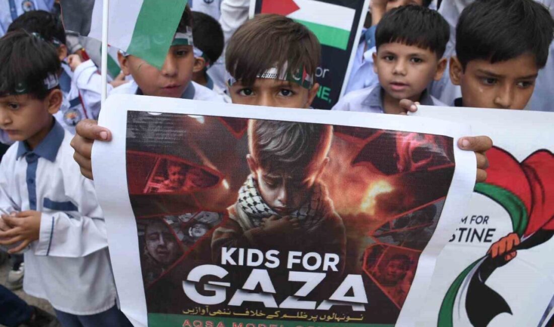 Pakistan'ın Karaçi kentinde, İsrail'in Gazze Şeridi'ne yönelik iki yıldır süren