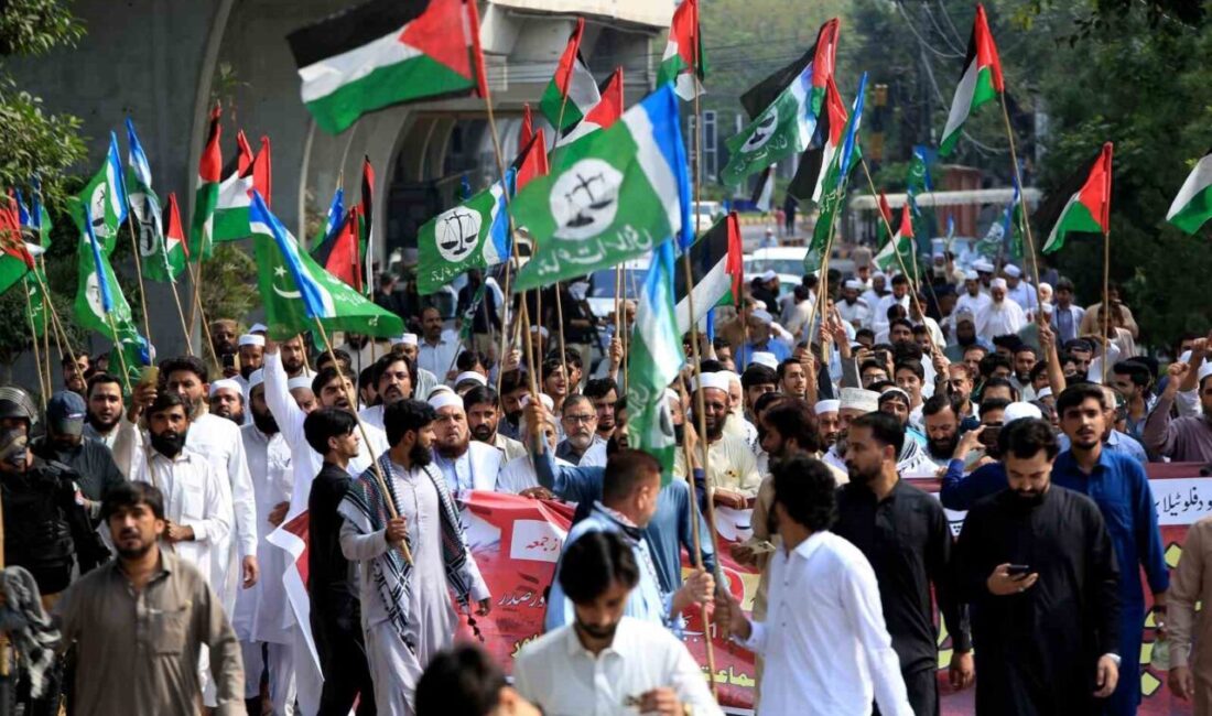 Pakistan'da düzenlenen protestolarda, Küresel Sumud Filosu'na yönelik İsrail müdahaleleri kınandı.