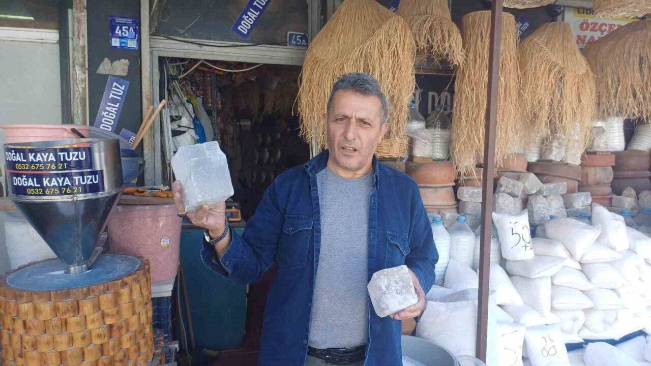 Kayseri’deki tuz satıcısı İhsan Çelik, 15 yıllık tecrübesiyle Pakistan'dan getirdiği