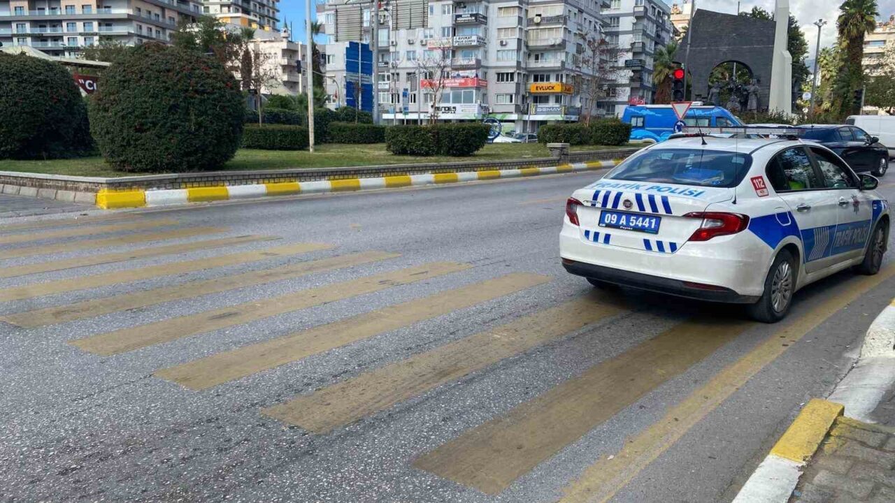 Aydın'ın Efeler ilçesinde bankalar arası para transferi yapan bir aracın