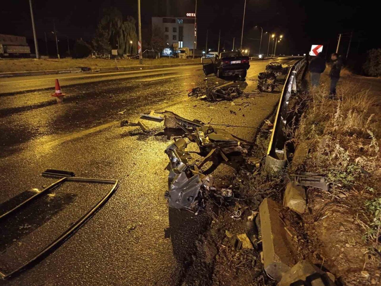 Afyonkarahisar'da tırın kontrolünü kaybederek çarptığı Tofaş otomobilindeki M.S. hayatını kaybederken,