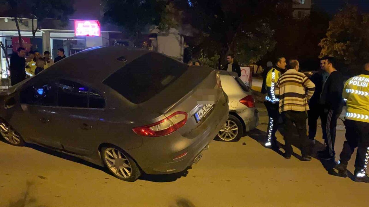 Bolu'da Akın B. yönetimindeki otomobil, kontrolünü kaybederek park halindeki iki