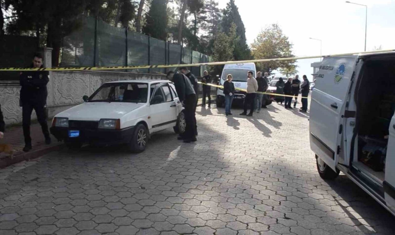 Sakarya'nın Hendek ilçesinde 33 yaşındaki Yavuz Yetim, Cem Çerkezoğlu Caddesi'ndeki