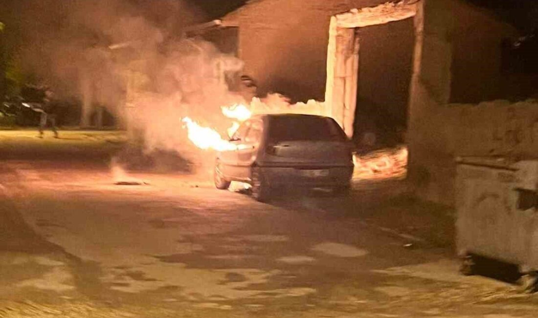 Eskişehir'in Yeşiltepe Mahallesi'nde park halindeki 05 VZ 613 plakalı otomobil,