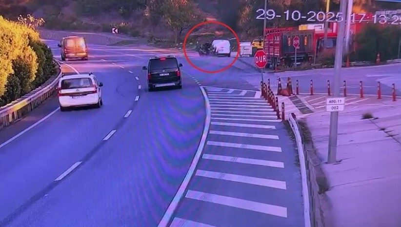 Antalya’da Motosiklet Kazası, İki Araç Daha Maddi Hasar Gördü