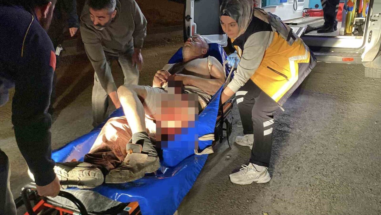 Aksaray'da Kılıçaslan Parkı'nda İlyas Ç. (44), bıçaklanarak ağır yaralandı. Olayın