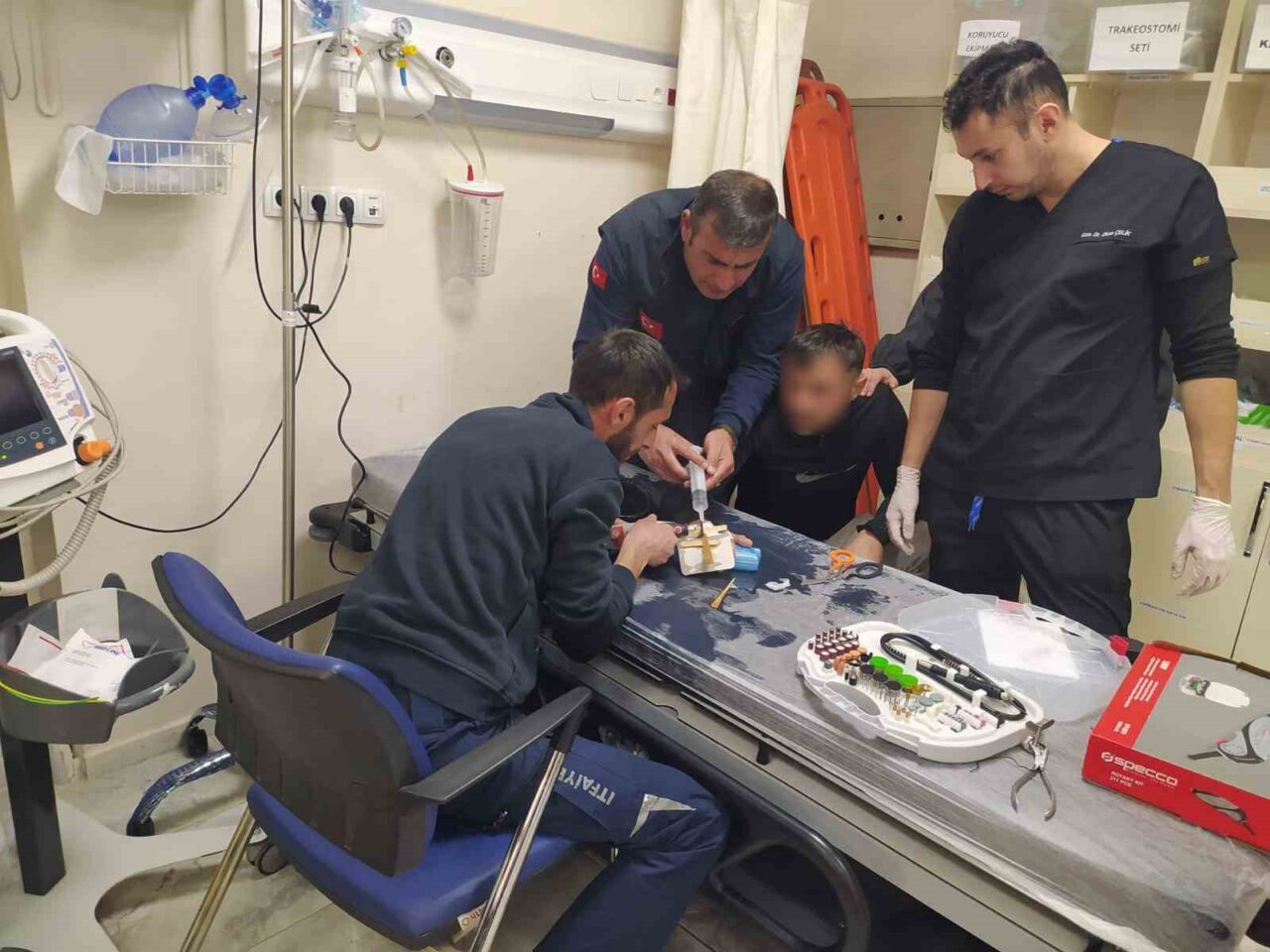 Hakkari’nin Çukurca ilçesinde, S.D. isimli bir vatandaşın parmağına sıkışan yüzük,