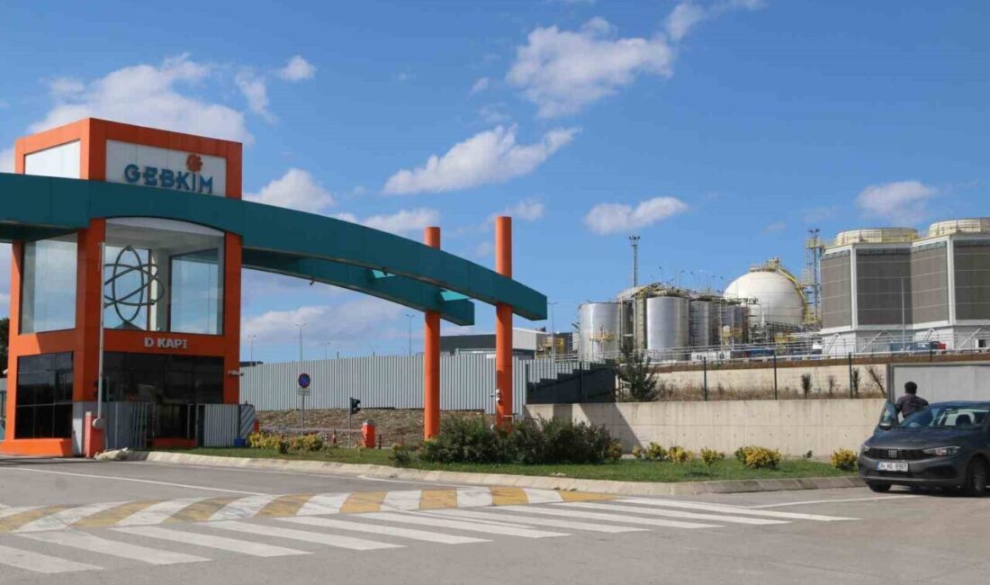 Kocaeli'nin Dilovası ilçesindeki GEBKİM OSB'de bir fabrikada patlama gerçekleşti, iki