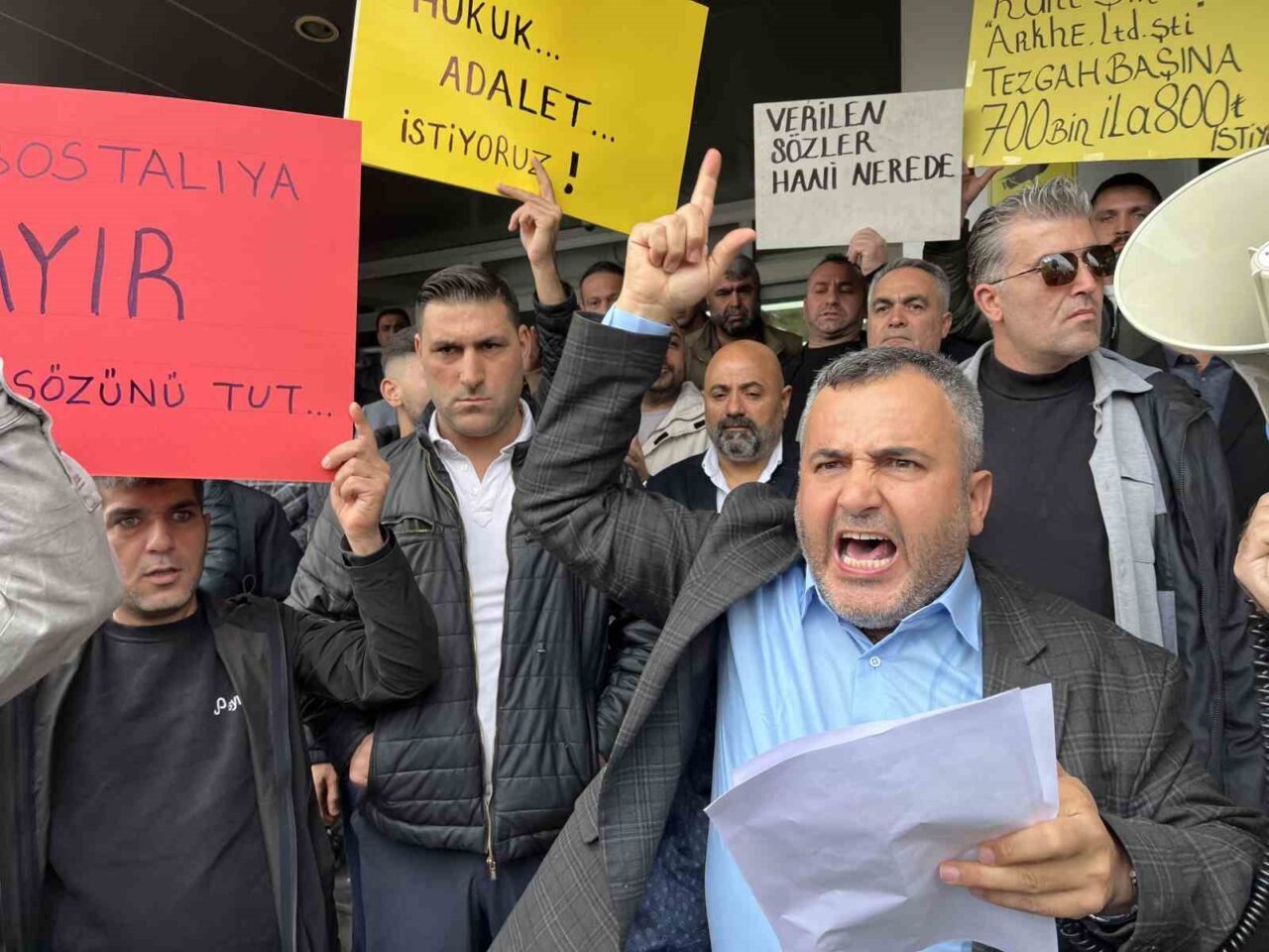 Bostanlı Pazarı’na Devredilmek İstenilen İşletme Hakkı, Pazarcıların Tepkisini Çekti