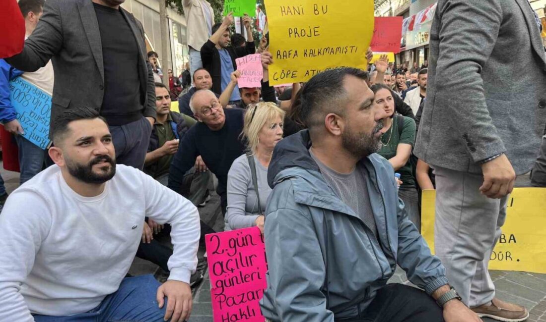 Karşıyaka’da Pazarcılar, Bostanlı Pazarı’nın Devri İçin Belediye Başkanını İstifaya Çağırdı İzmir'in Karşıyaka ilçesinde pazarcılar, Bostanlı Pazarı'nın özel bir şirkete devredilmesine