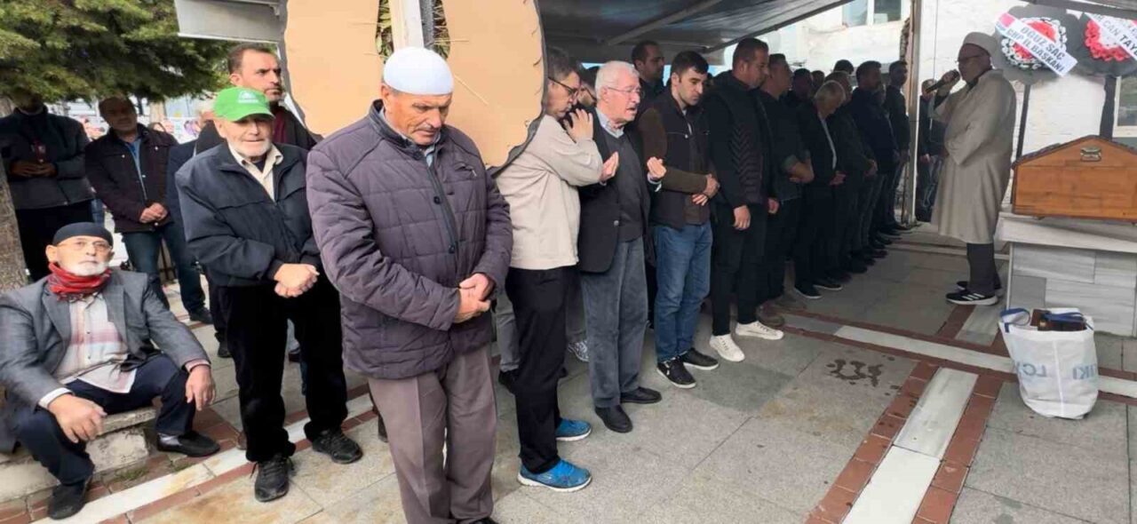 Edirne Yıldırım Bayezıd Mahallesi'nde, 72 yaşındaki Sebahat Çevikol evinde perde