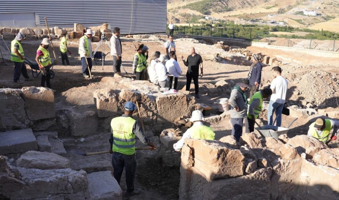 Adıyaman'da "Geleceğe Miras Projesi" kapsamında Perre Antik Kenti'nde kazı çalışmaları