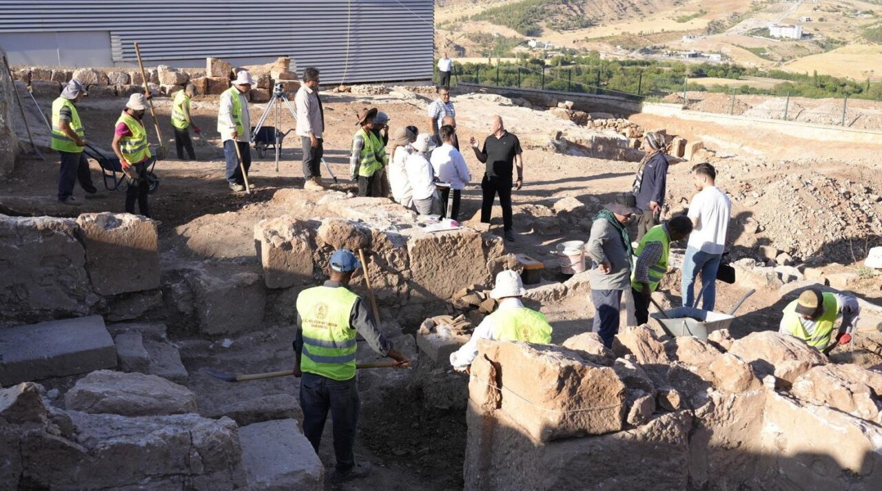 Adıyaman'da "Geleceğe Miras Projesi" kapsamında Perre Antik Kenti'nde kazı çalışmaları