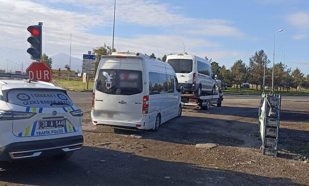 Kayseri İl Emniyet Müdürlüğü, personel servis araçlarına yönelik denetimlerde 151