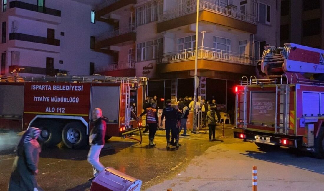 Isparta’da bir pide salonunun deposunda çıkan yangın, çevredekilere korku dolu