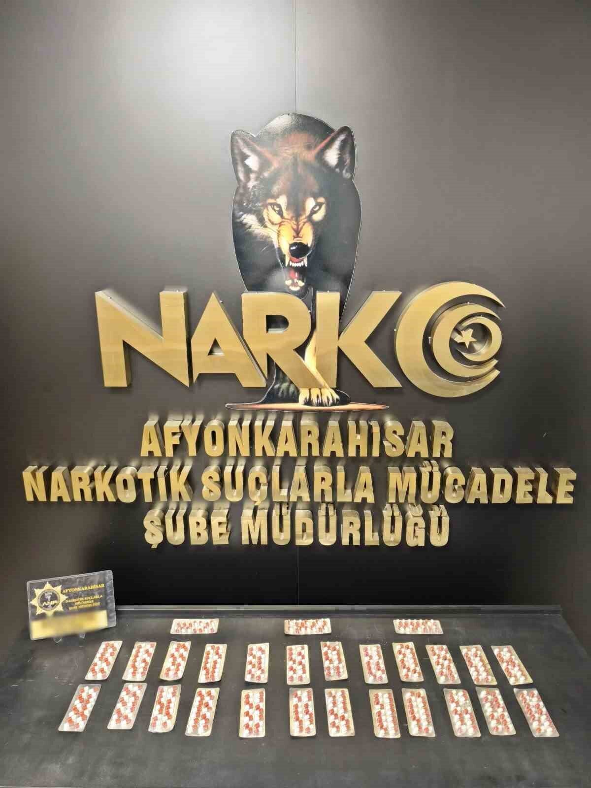 Afyonkarahisar'da, otogar çevresinde yapılan denetimlerde Y.K. ve Ş.U. adlı iki